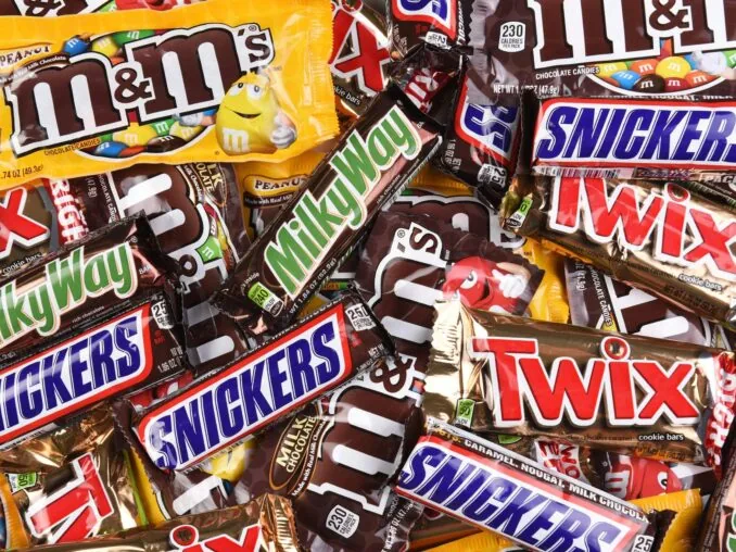 Candy, gum and snacks